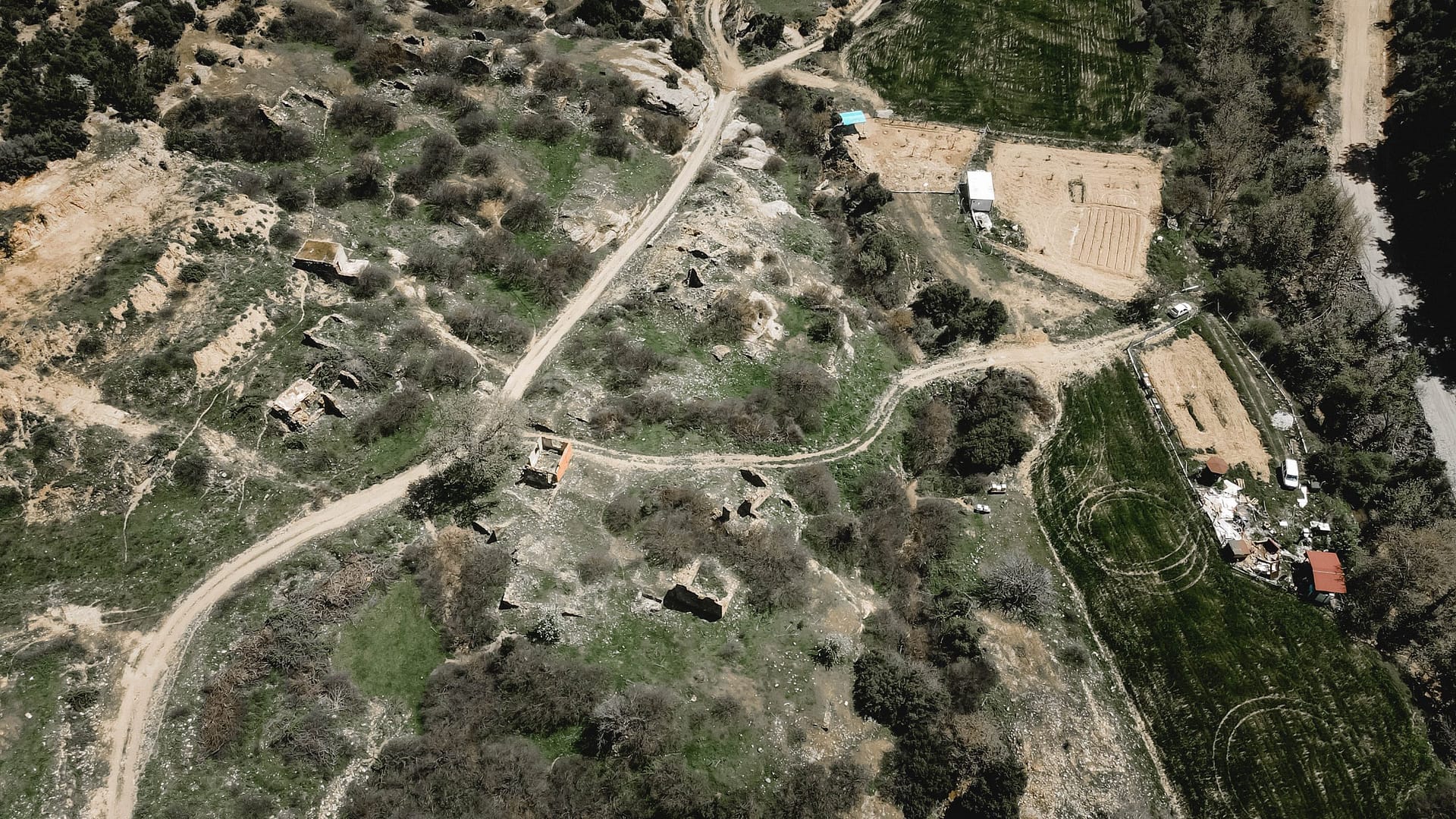 Terk Edilmiş Karacadağ Köyü